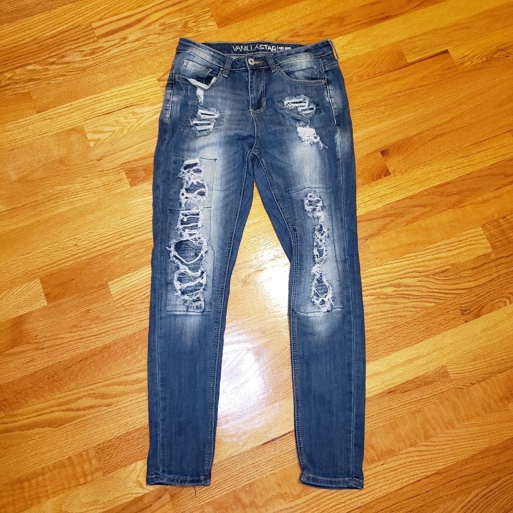 Distressed denim skinny jeans